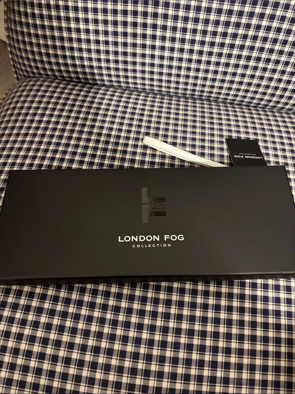 London Fog White Leather Wristlet and Card Wallet Gift Set